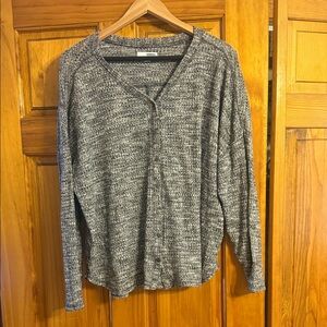 Sonoma Women's V-Neck Sweater - Black and White